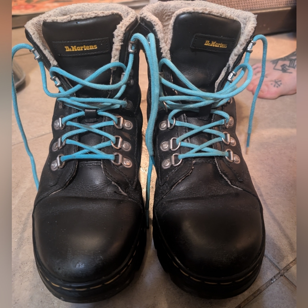Dr. Martens Combs Insulated Boots Size 9 Women's